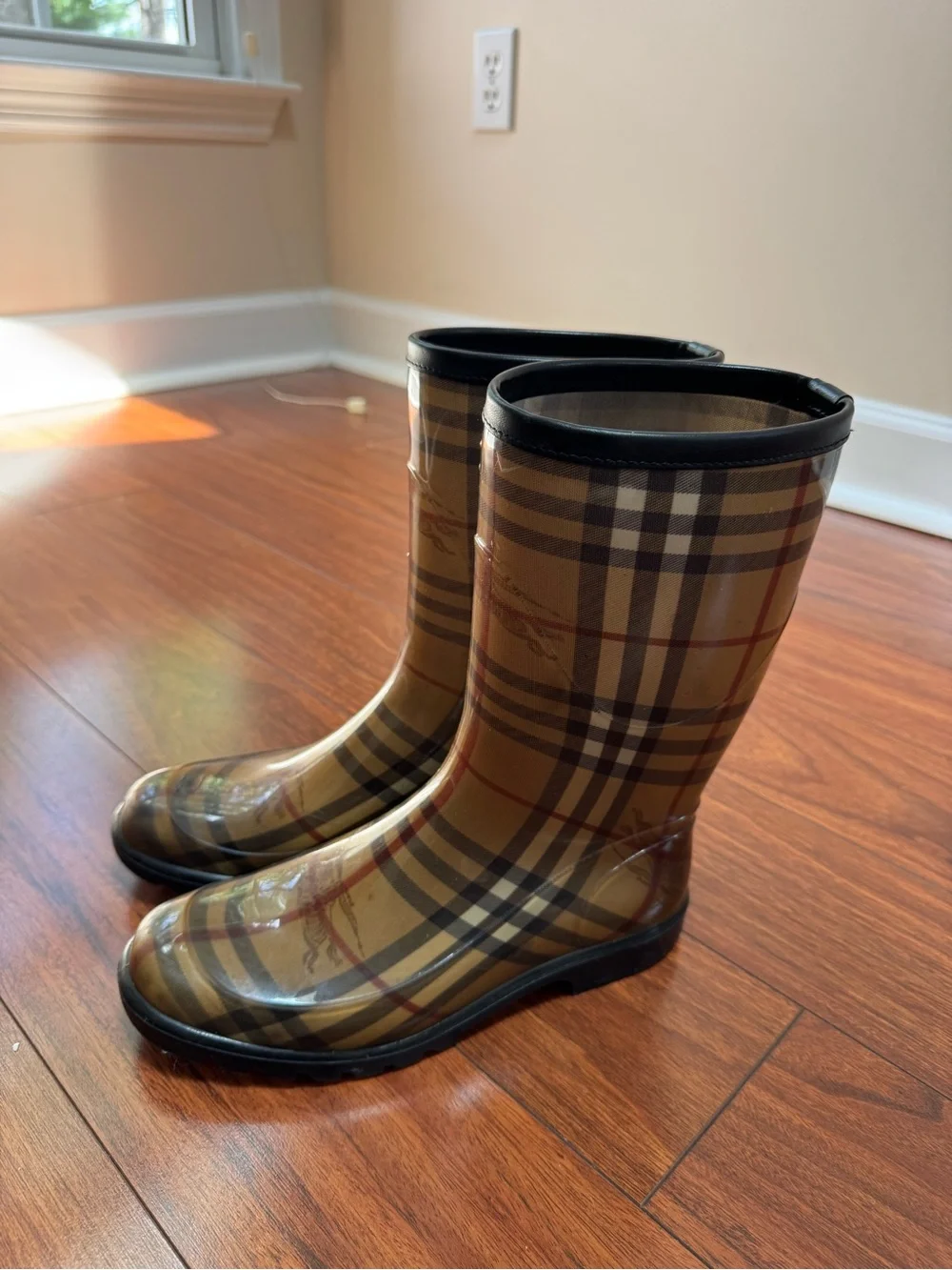 Burberry Women’s Tan & Black Boots Size EU 37 – Leather Designer Boots